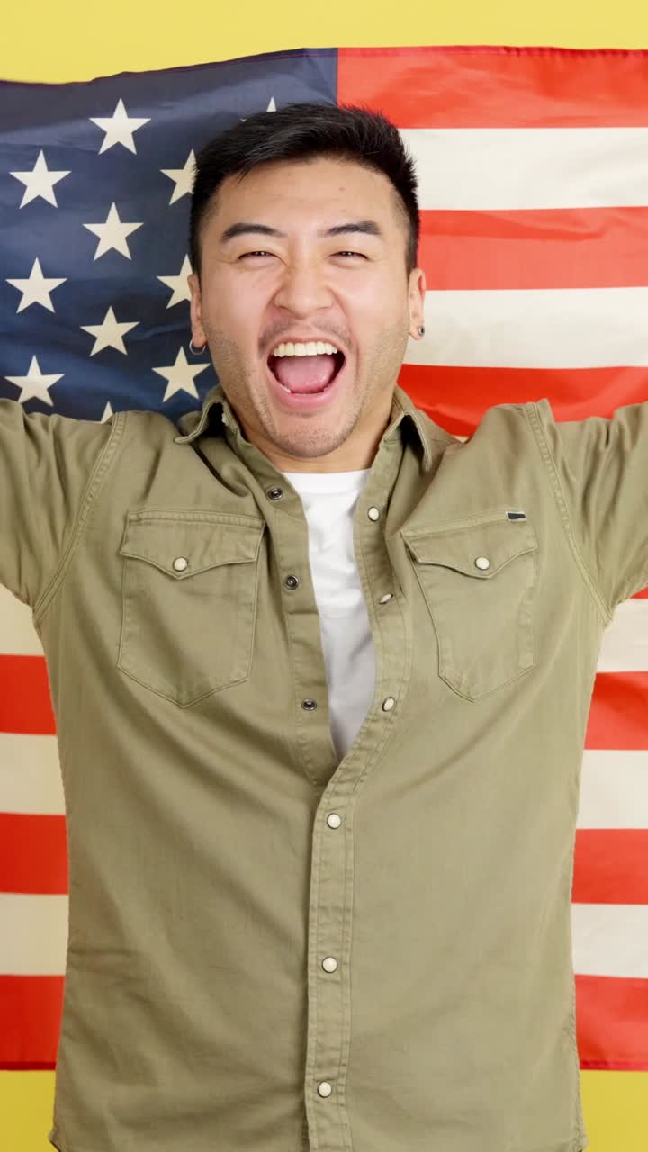 hombre con bandera estadounidense