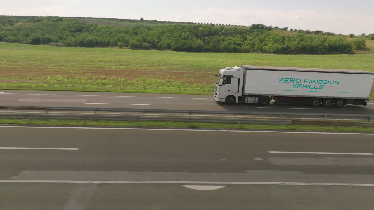 고속도로에서 전기 트럭