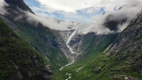 Schöne-Natur-Norwegen-Gletscher-Kjenndalsbreen.