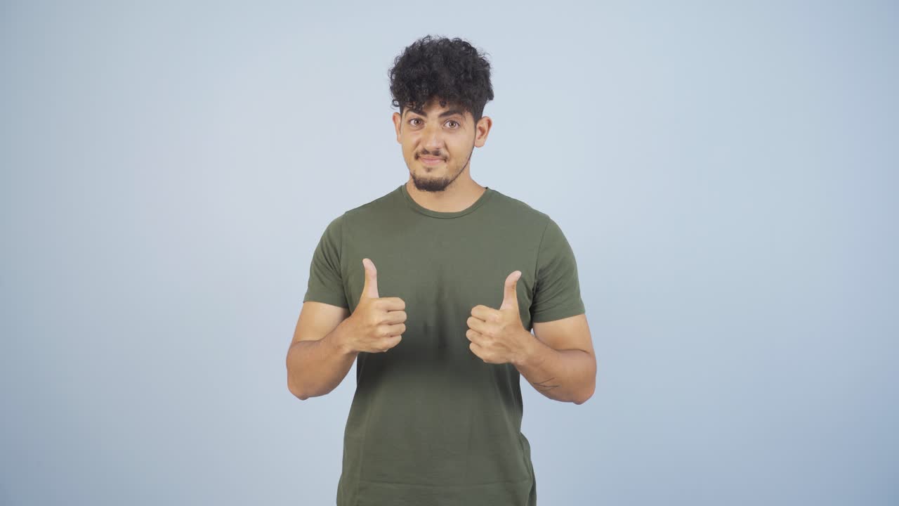 그가 들은 뉴스를 좋아하고 승인한 사람.