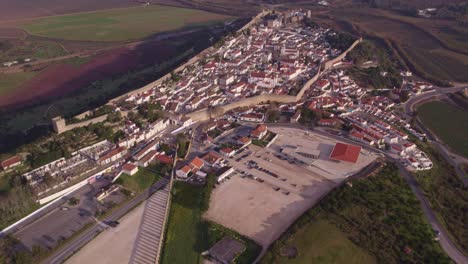 Ciudad-Medieval-De-Obidos-Portugal-Sin-Gente-Durante-El-Amanecer,-Antena