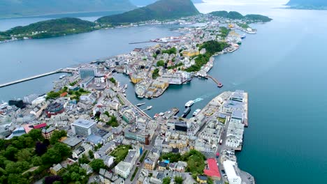 Imágenes-Aéreas-De-La-Ciudad-De-Alesund-Noruega