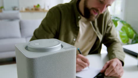 Close-up-view-of-smart-speaker-on-a-desk
