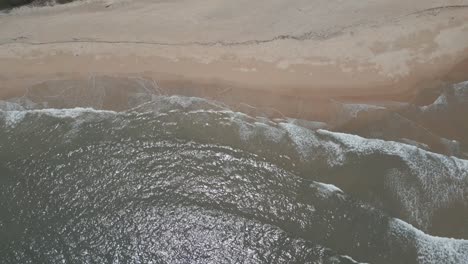 Malvan-Beach-Wave,-Draufsicht,-Schwenk