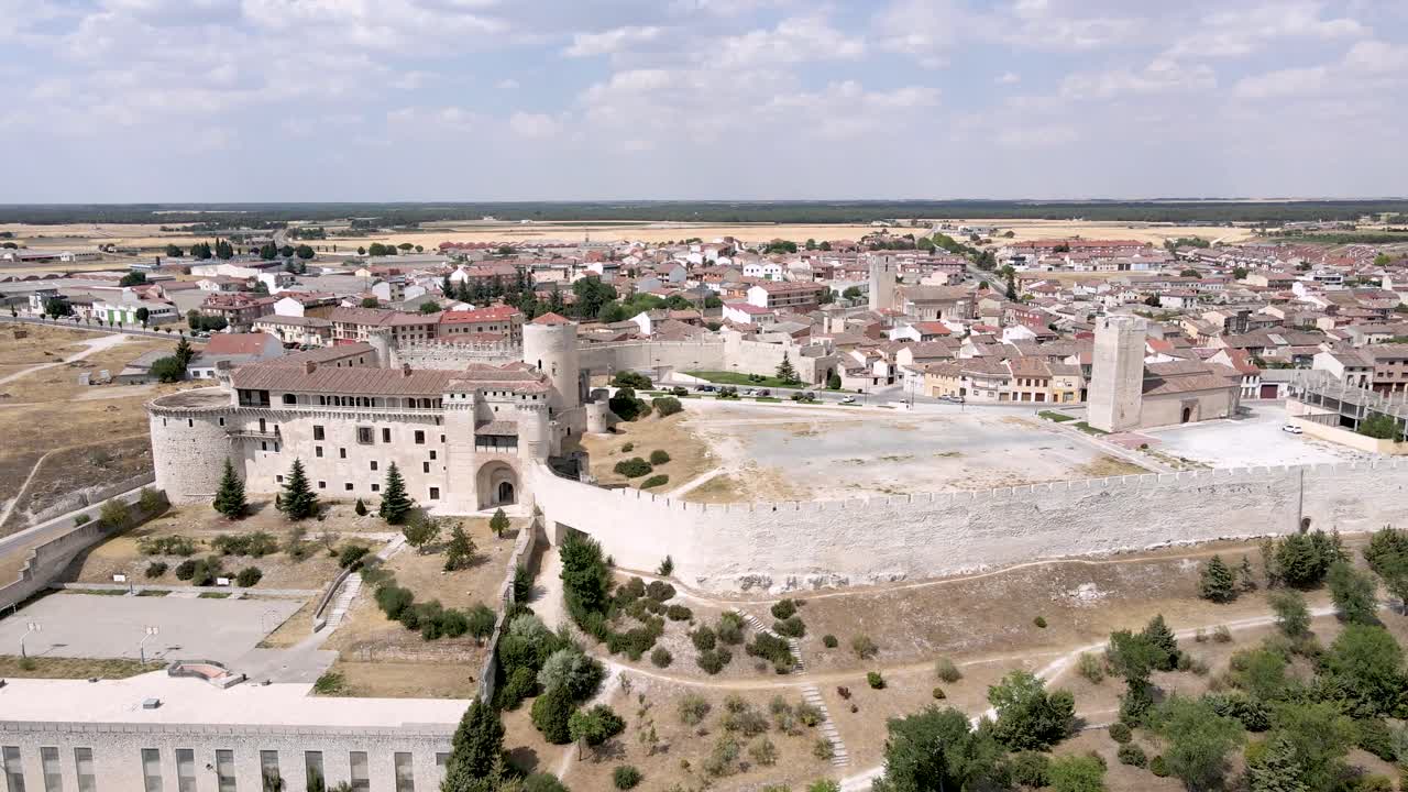 Aerial view of the village of Cuellar (Spain), its castle and old town. 20241122-Cuellar(2).mp4