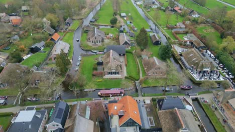 Giethoorn-village---Venice-of-the-Netherlands