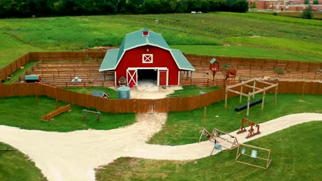 Rolling-shot-of-the-front-of-the-barn-featuring-barnyard-animals