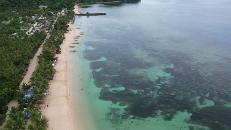 Aerial-Ascent-of-Tropical-Beach-Shoreline-with-Boats,-Catanduanes,-Philippines