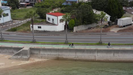 Carretera-Ciclista-De-Japón,-Shimanami-Kaido.-Tiro-De-Seguimiento-Aéreo