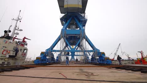 port crane maintenance and operation