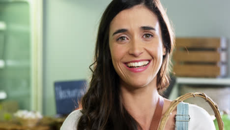 Woman-selecting-bell-peppers-in-organic-section