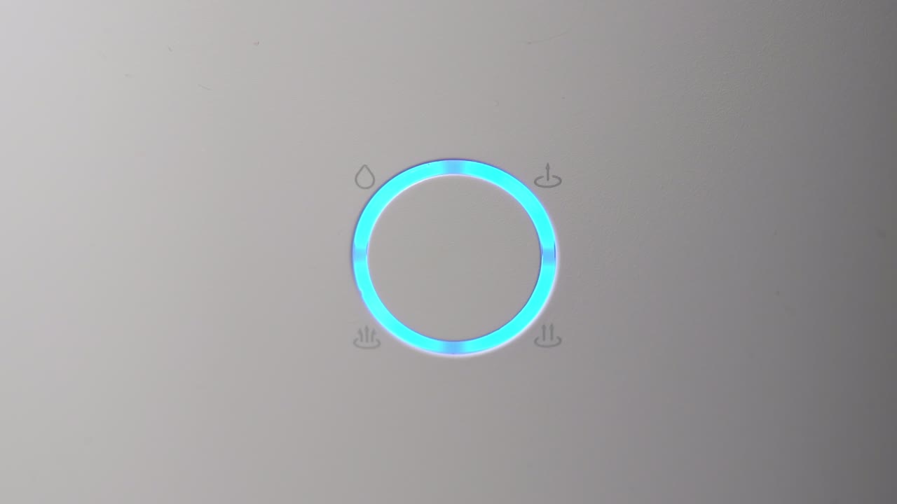 botón táctil, controlador de dispositivo electrónico. indicador de led redondo, azul luminoso