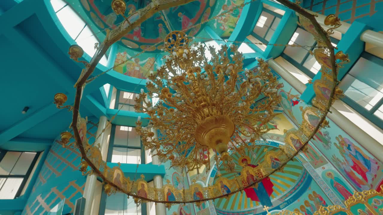 красивый высокий потолок украинской католической церкви в чикаго, штат иллинойс, сша