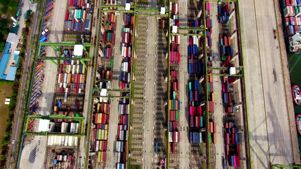 싱가포르 상업 항구 터미널의 항공 영상