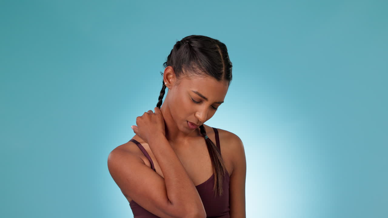 Fitness injury, studio woman