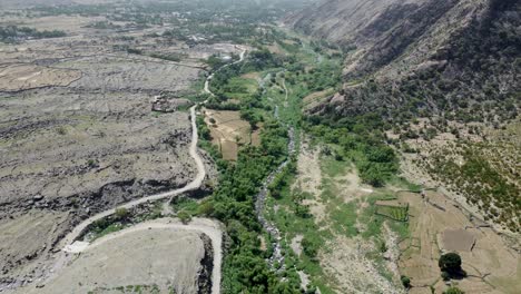 Asombrosa-Belleza-De-La-Falda-De-La-Montaña