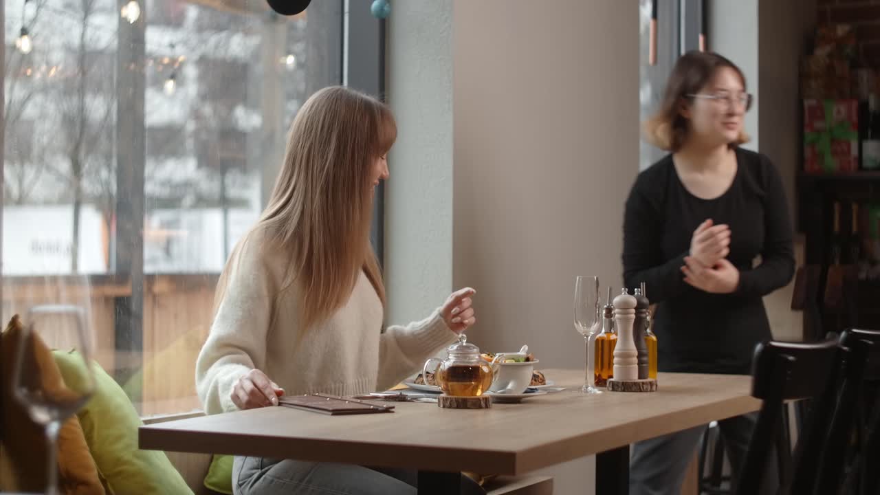 Women enjoying lunch in a cafe