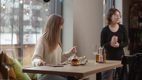women enjoying lunch in a cafe