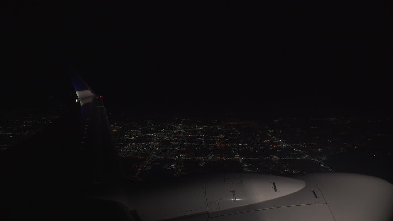 飛行機からの街の明かり