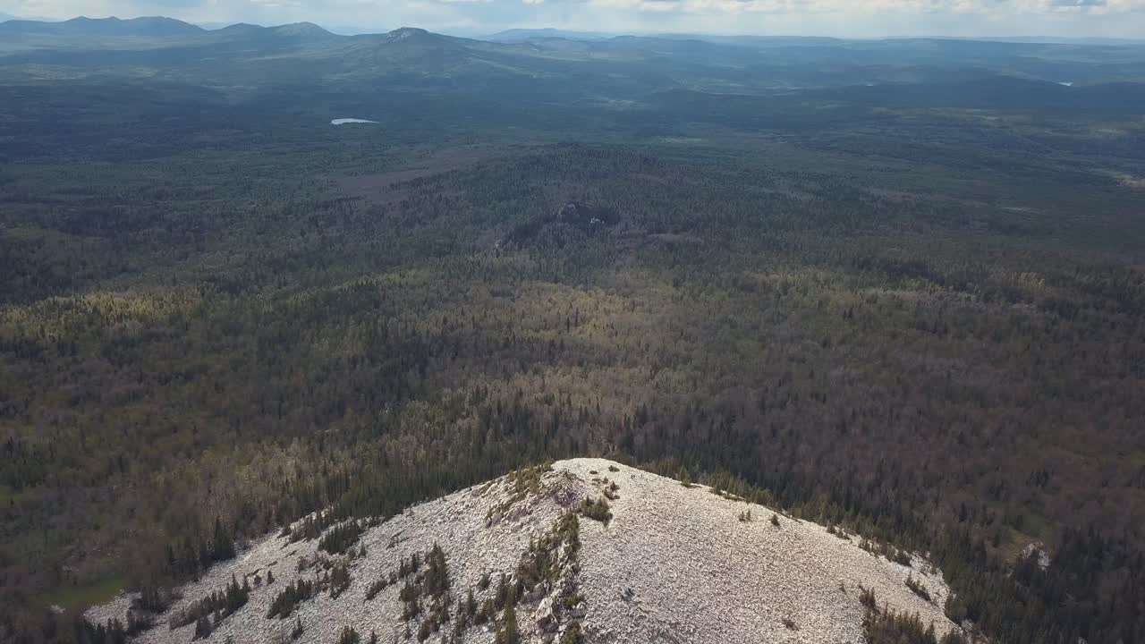 산악 풍경 의 공중 사진