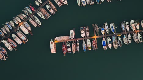 Angeln-Segelboot-Anlegestelle-Marina-Hafen-Bei-Moss-Landing