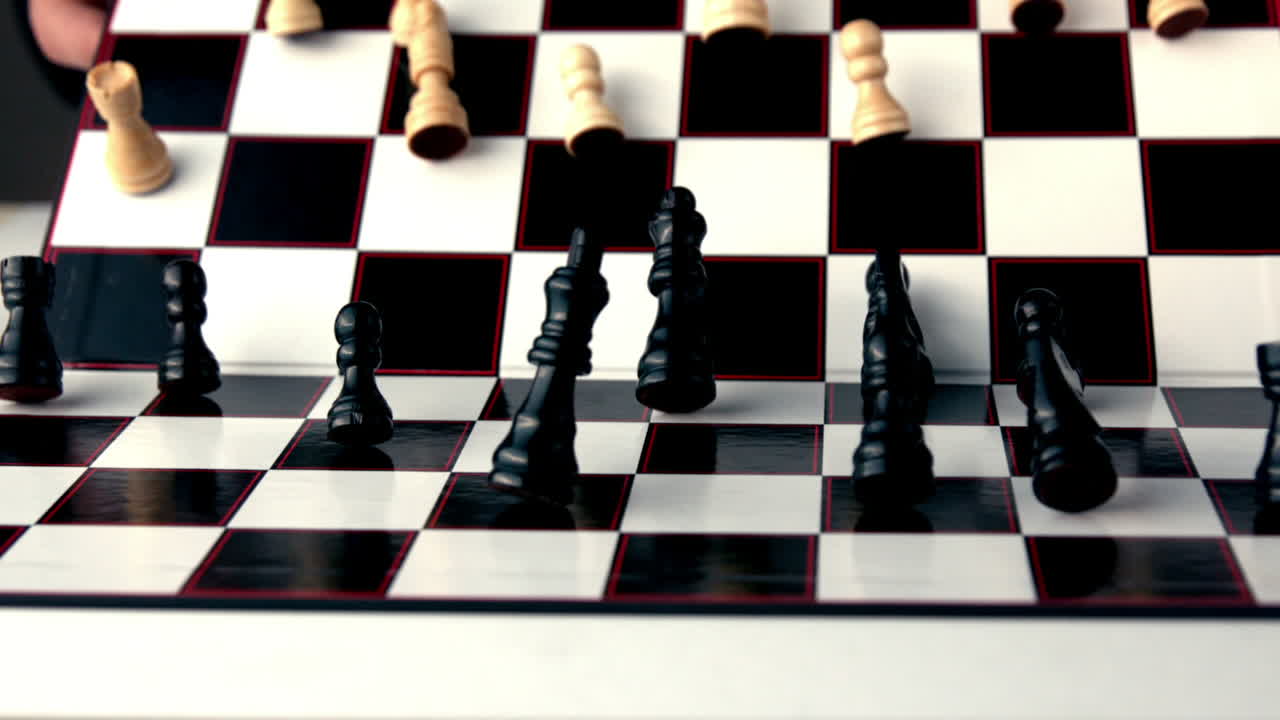 jugador de ajedrez enojado volviendo el tablero