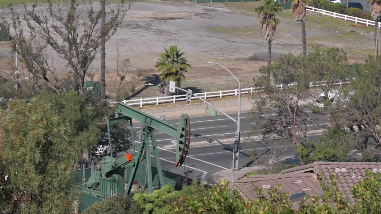 Embárcate en una aventura inolvidable mientras exploras los diversos paisajes de Long Beach, California. Desde sus soleadas playas de arena hasta sus imponentes colinas, esta encantadora ciudad ofrece una experiencia verdaderamente asombrosa.