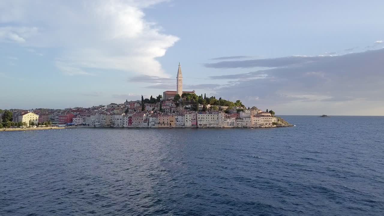 antena: iglesia de rovinj en croacia