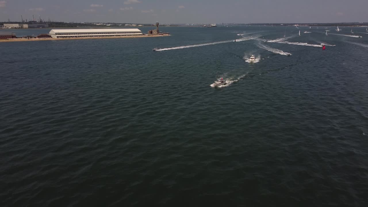 ukopra alrededor de la isla carrera clip 3