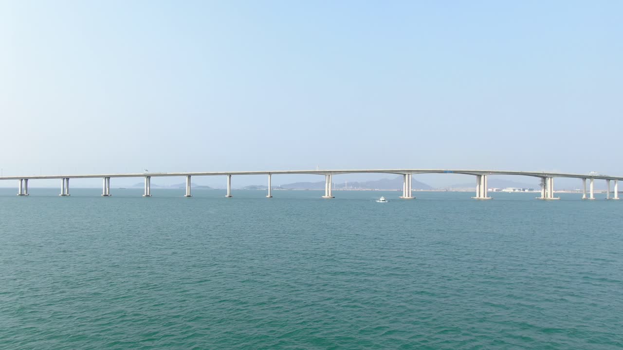 세계에서 가장 긴 바다를 건너는 홍콩-주하이-마카오 대교