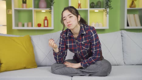 불안과 절망에 시달리는 스트레스를 받은 젊은 여성