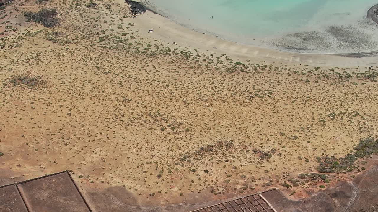 Udforskning af sandstranden og landskabet på De Kanariske Øer, Spanien