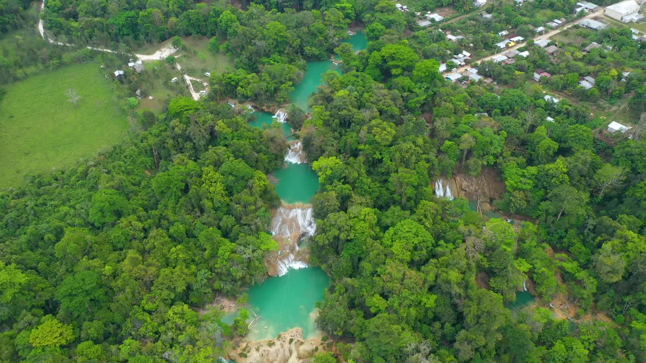 Veduta aerea delle cascate messicane Cascadas Roberto Barrios
