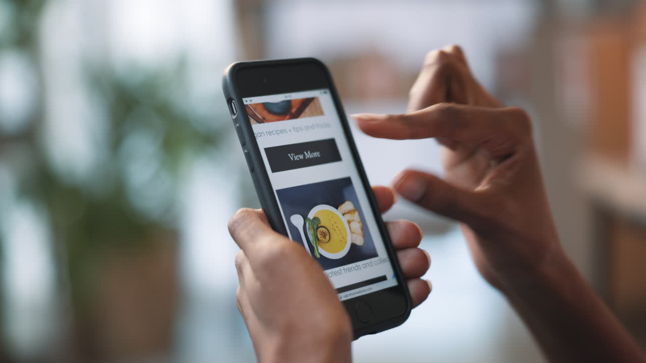 pantalla del teléfono inteligente, desplazamiento de las manos