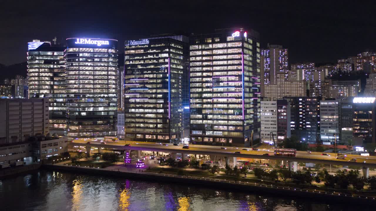 edificio comercial, de oficinas, centro financiero, edificio de césped