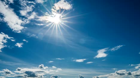 nubes de cúmulo voladoras, hermosas nubes de lapso de tiempo, bucle de video