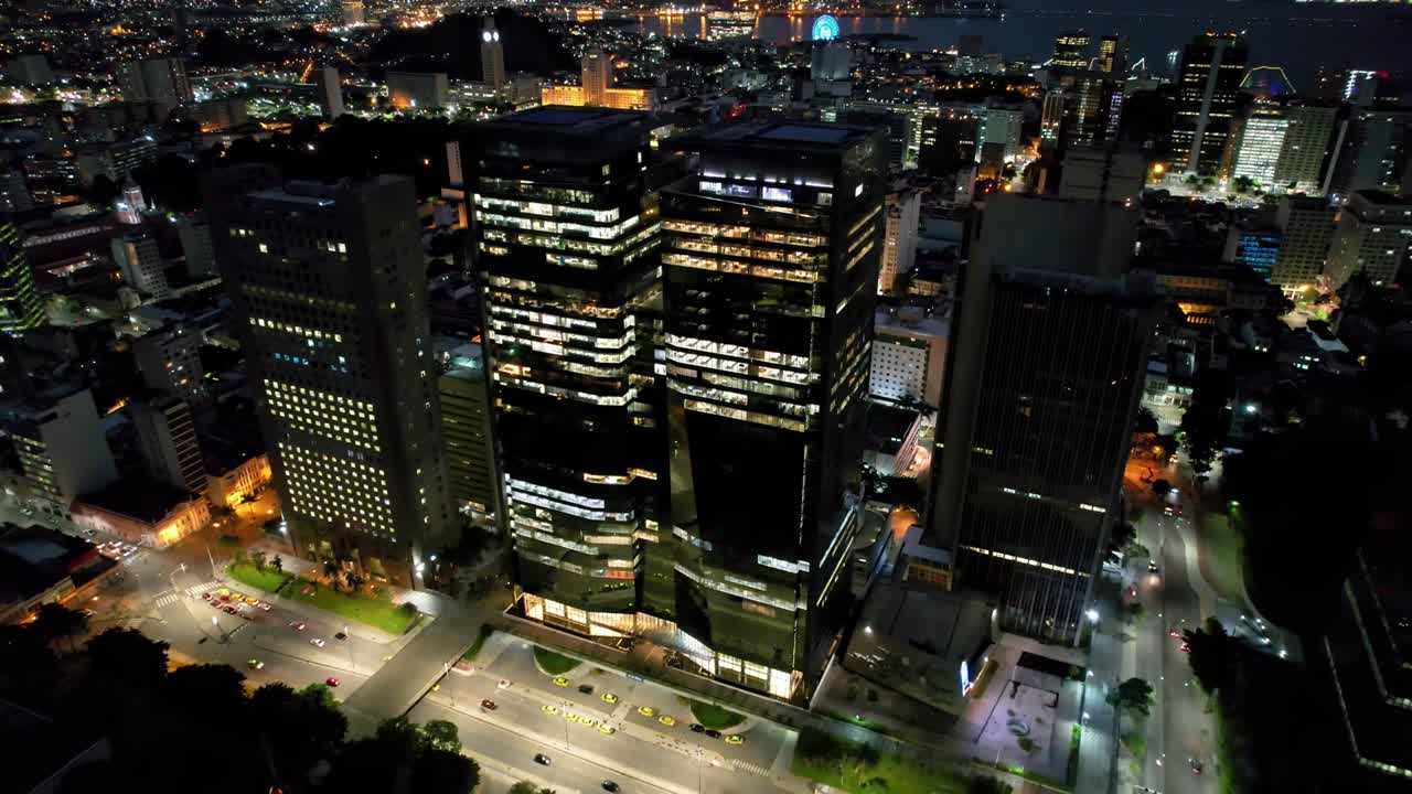 paisaje nocturno del distrito central de río de janeiro, brasil.