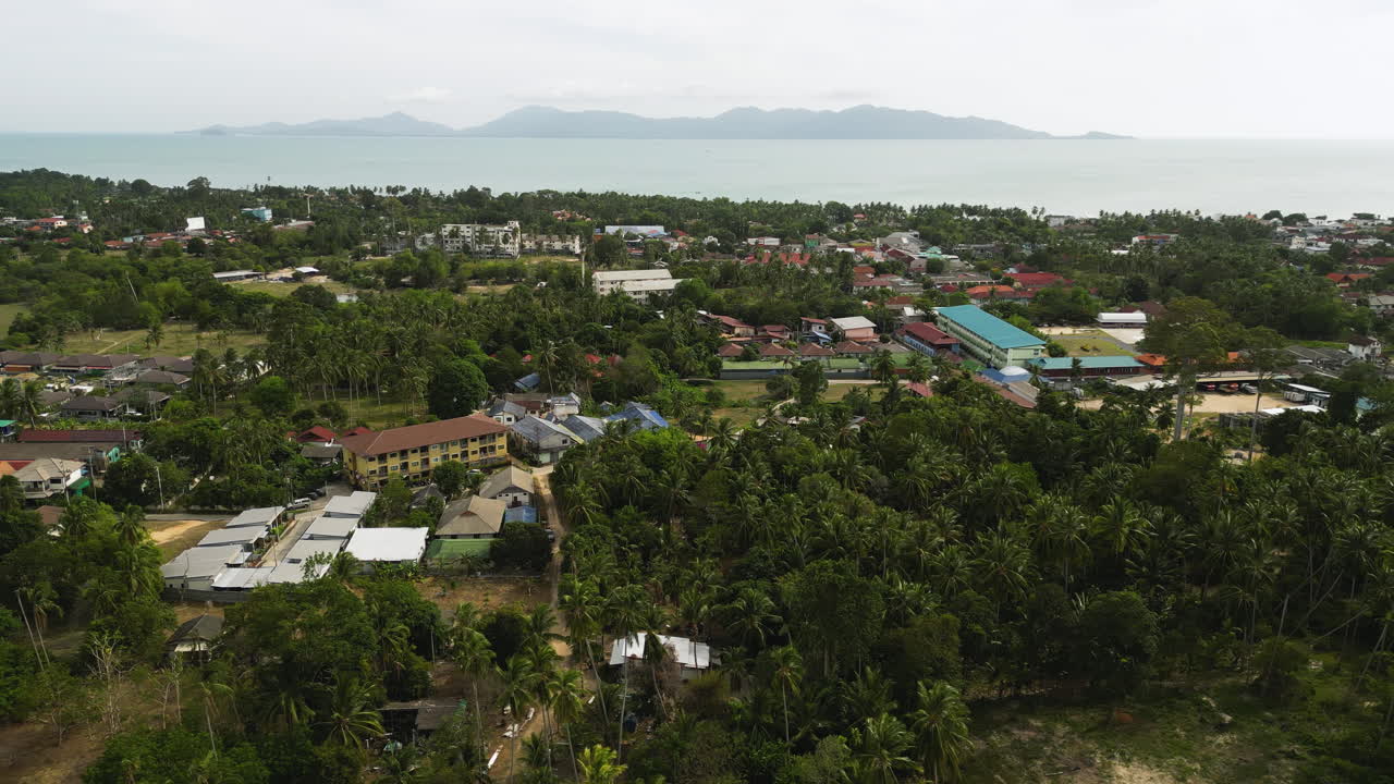 la isla de koh samui con una hermosa ciudad, vista aérea