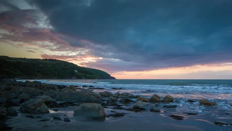 puesta de sol en la playa de gales 4k 04