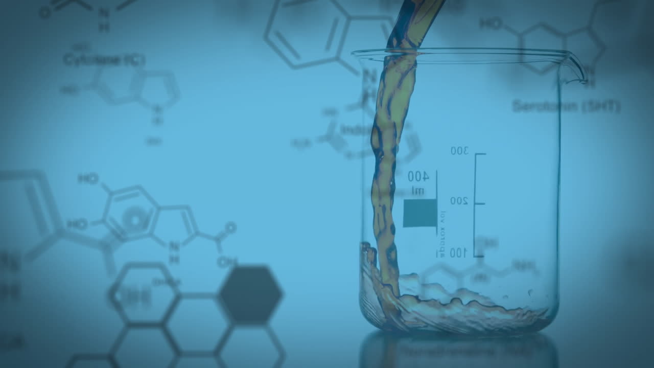 화학 구조 애니메이션 위에 액체를 비커에 부어 넣는 것