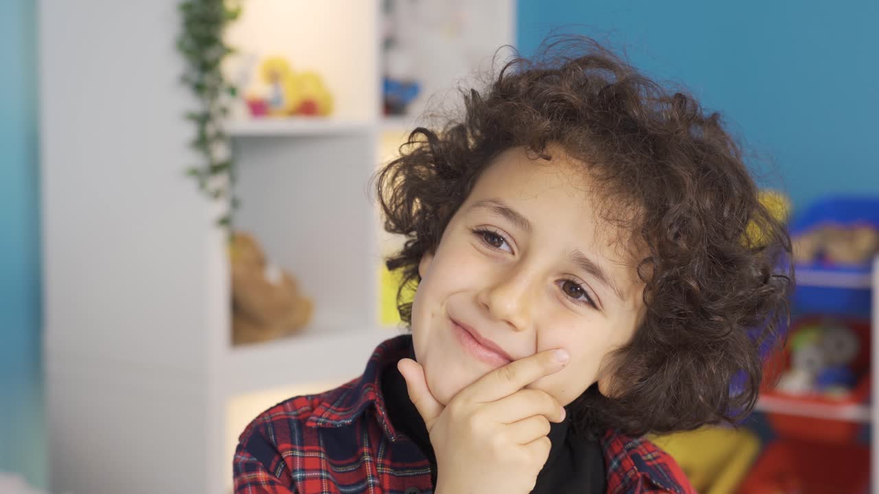 un chico creativo y soñador.