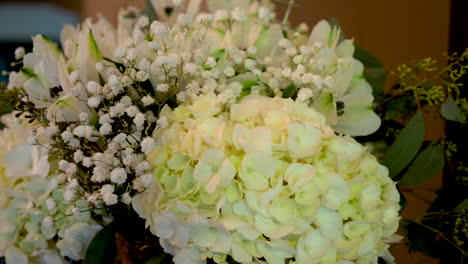 White-beautiful-flowers-in-vase