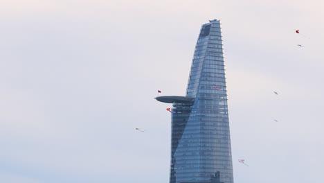 Sunset-flying-kites-with-Bitexco,-Saigon,-Ho-Chi-Min-City,-Vietnam-part-1