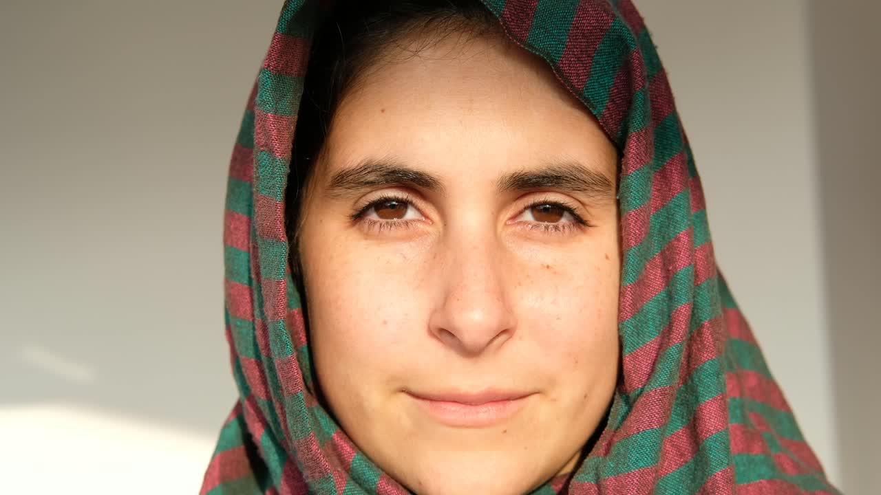 retrato de una hermosa mujer árabe