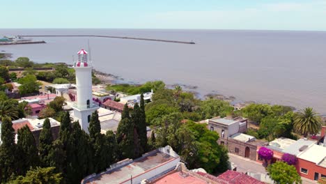 Establishing-shot-of-Colonia-del-Sacramento-Lighthouse-in-front-of-Rio-de-la-Plata,-Uruguay