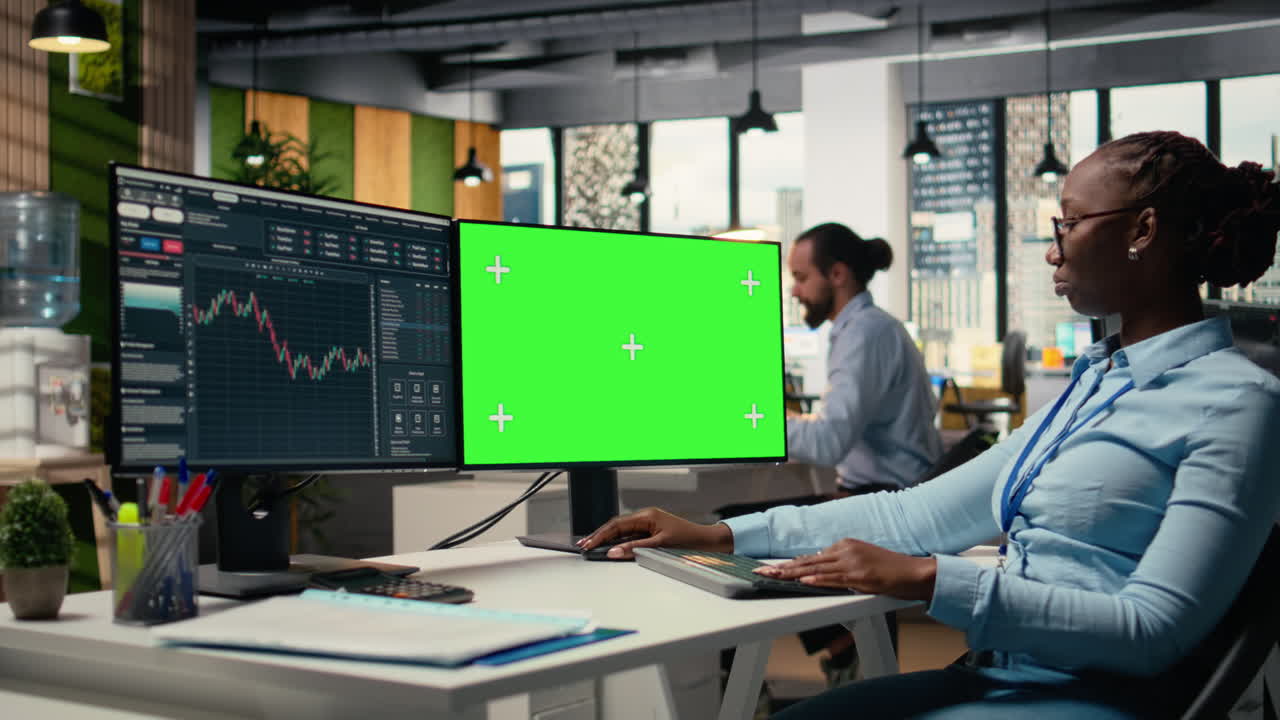 Equity analyst using isolated screen PC to reviews quarterly earnings