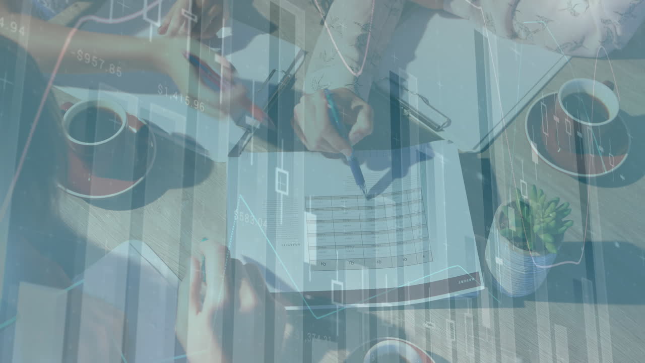 서류를 확인하는 사무실 동료들에 대한 재무 데이터 처리 애니메이션