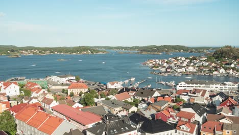 Boating-traffic-at-Kragero-coastal-town,-daylight-time-lapse