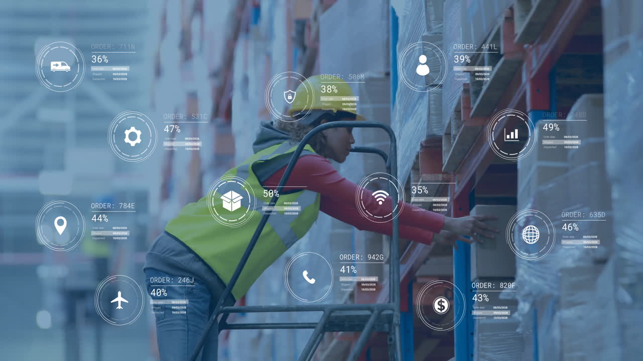 animación de procesamiento de datos digitales sobre un hombre biracial que trabaja en un almacén