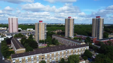 Drohnenaufnahmen-Von-Wohnhäusern-Und-Hochhäusern-In-London